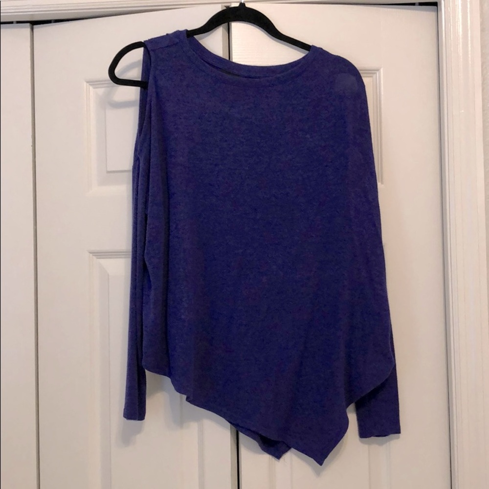 Sweater with shoulder cut-out and angled bottom
